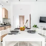 Modern & Stylish Flat For Friends & Couples